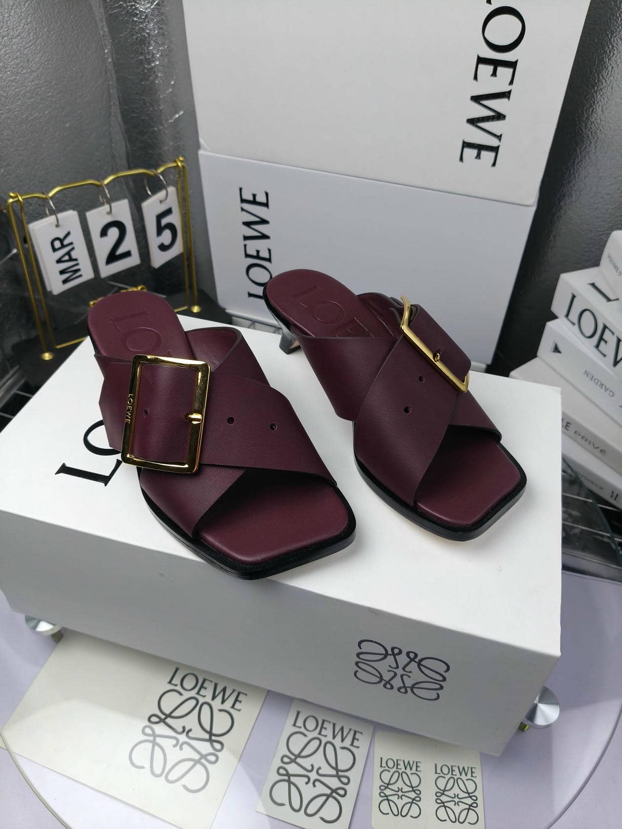 Loewe 25SS slider-2